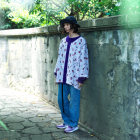 Chemise en tissu de kimono d’été yukata - ODORU DOLL/rouge et bleu - Motif de poupées, chemise « TEWSEN », étoffe wazarashi, chemise de style dabo, unisexe		